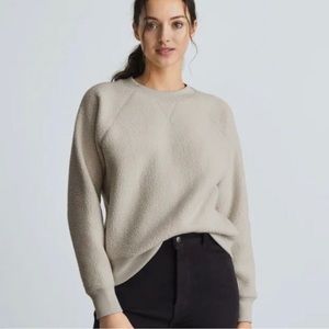 Everlane The ReNew Fleece Raglan
Sweatshirt in Sandstone
